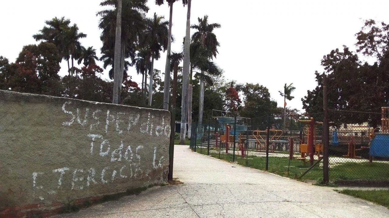 Área deportiva cerrada debido a la pandemia en La Habana.
