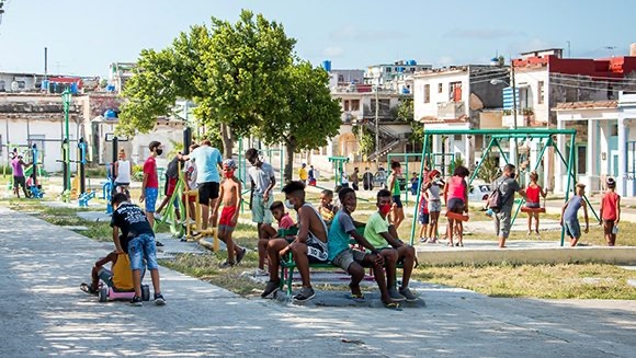 Niños cubanos en un parque de La Habana.