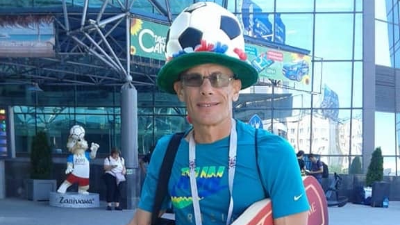 Manuel Díaz en un viaje a un Mundial de Fútbol.