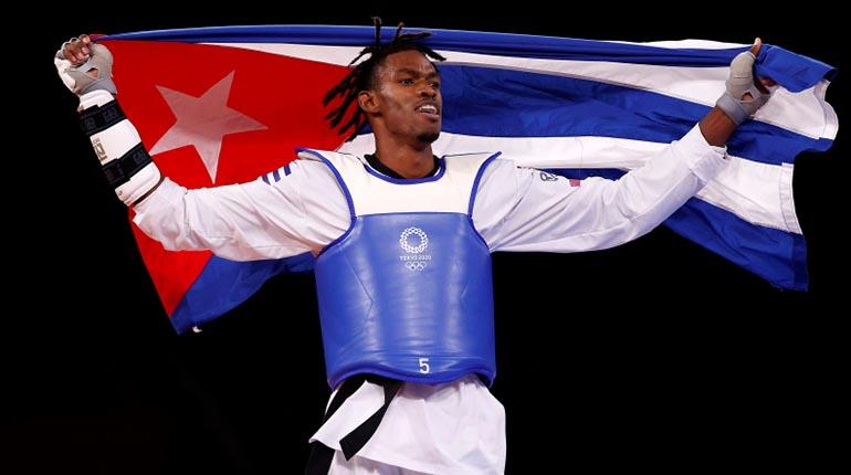 Rafael Alba, primera medalla (bronce) de Cuba en los Juegos Olímpicos Tokio 2020.