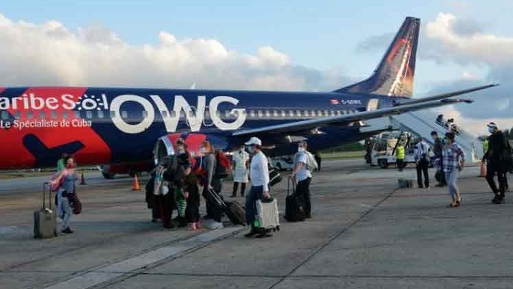 Turistas canadienses arriban a Cuba en un vuelo de OWG.