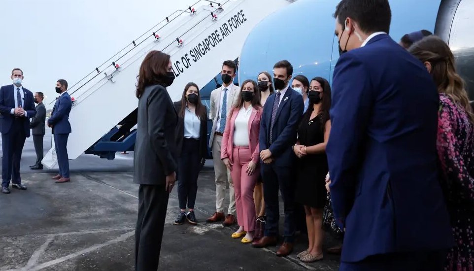 Kamala Harris, Vice-President of the United States, had her trip from Singapore to Vietnam delayed by 'Havana Syndrome'.