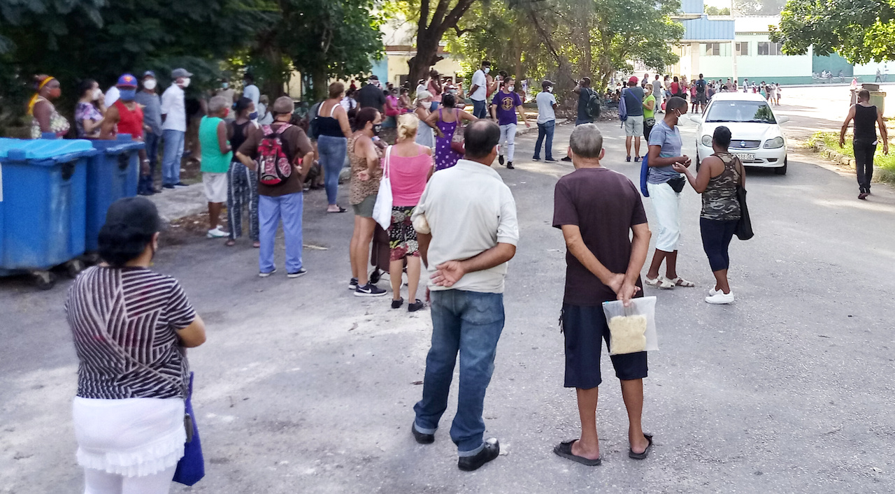 A line in Havana to buy rationed products. 