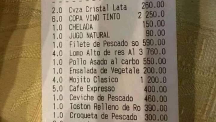 Un ticket con los altos precios de un restaurante en Cuba.