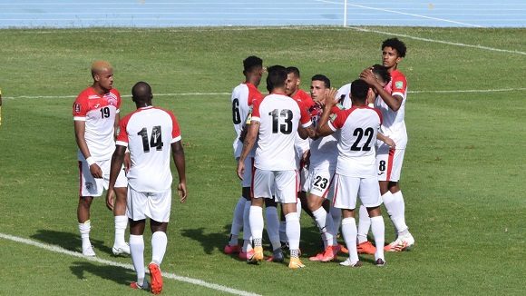 La selección cubana celebra un gol en un partido.