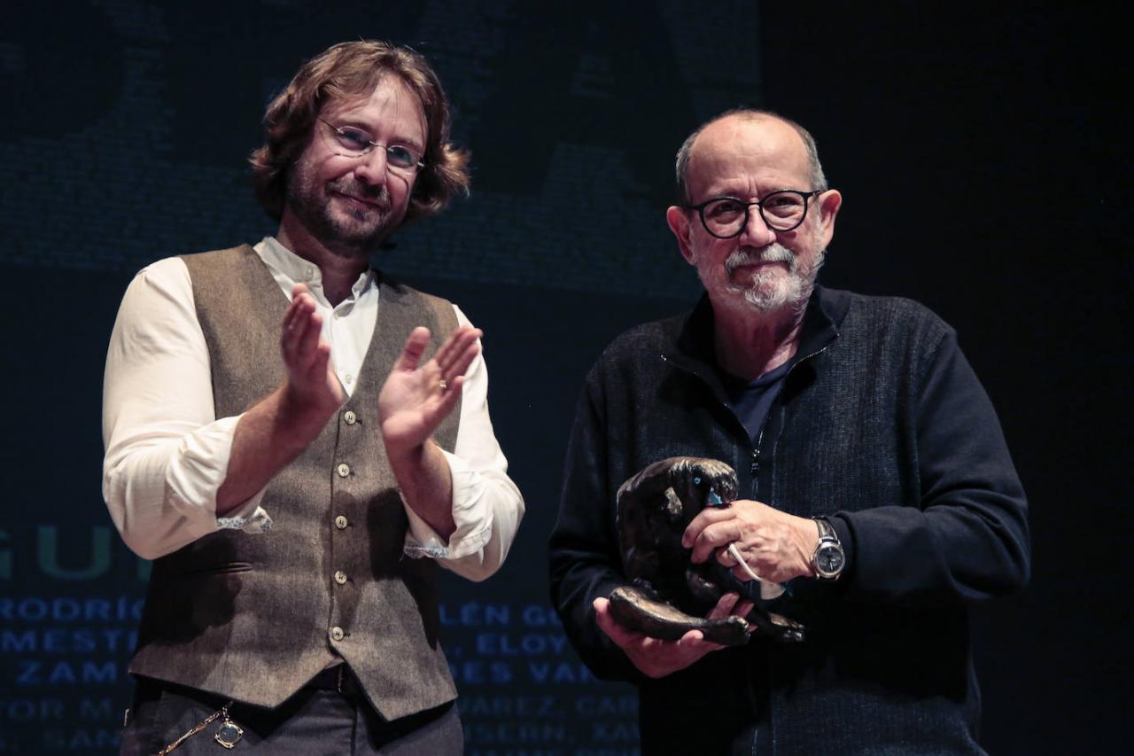 Silvio Rodríguez al recibir el premio Leteo en León, España.