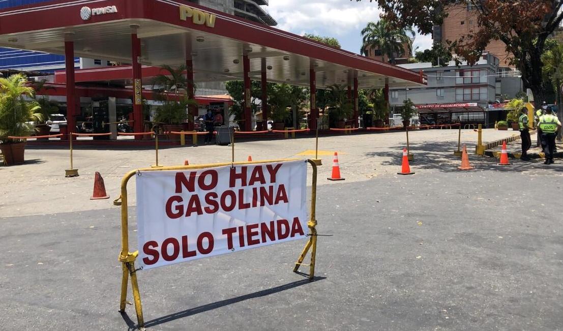 Aviso en una gasolinera de Venezuela.