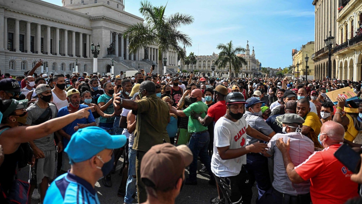 Cubanos durante las protestas del pasado 11 de julio en La Habana.