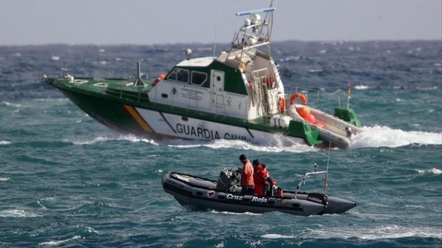 Embarcaciones del Servicio Marítimo de la Guardia Civil y de la Cruz Roja en España.