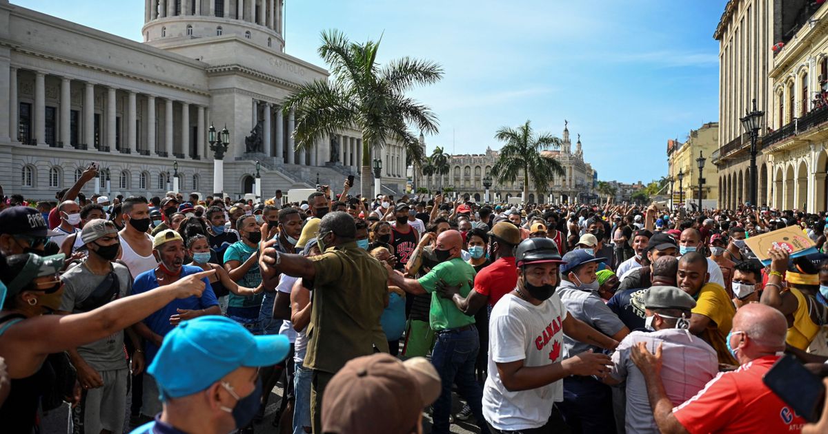 Manifestación pública frente al Capitolio de La Habana, 11 de julio de 2021.