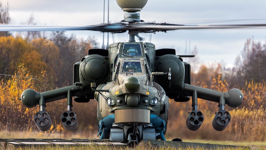Un helicóptero ruso Mi-28 listo para despegar.