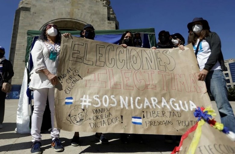Nicaragüenses protestan en México por las elecciones del régimen de Daniel Ortega.