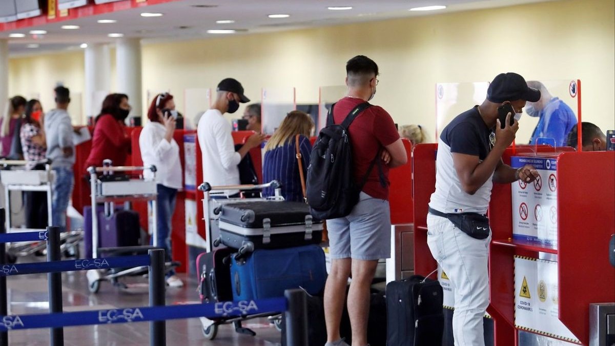 Chequeo de frontera en el Aeropuerto Internacional José Martí de La Habana.