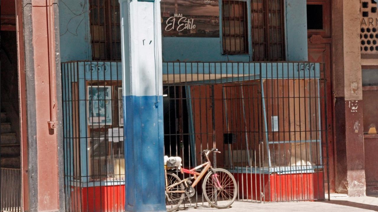 Un mercado agroindustrial estatal desabastecido y cerrado en La Habana.