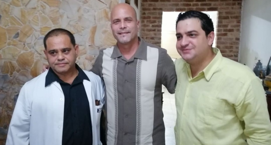 El agente Fernando de la Seguridad del Estado (Izq) junto al espía Gerardo Hernández y el vocero del régimen Humberto López.