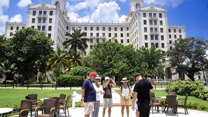Turistas extranjeros en el Hotel Nacional de La Habana.