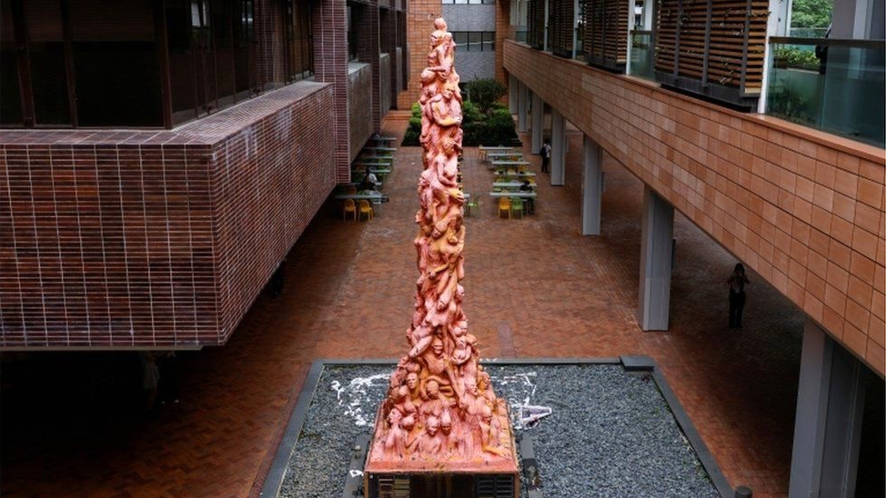 El monumento 'El Pilar de la Vergüenza' en la Universidad de Hong Kong.