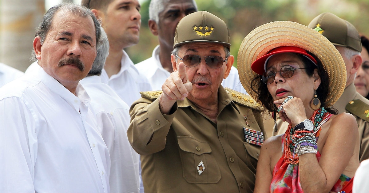 Daniel Ortega, Raúl Castro y Rosario Murillo.