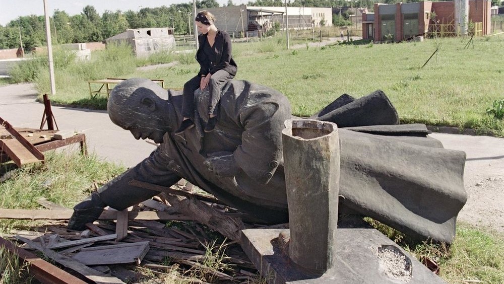 Una estatua de Lenin derribada en Vilnius, Lituania.