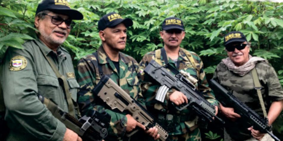 Iván Márquez (izq.) junto a los demás líderes de las disidencias de las FARC ya abatidos.