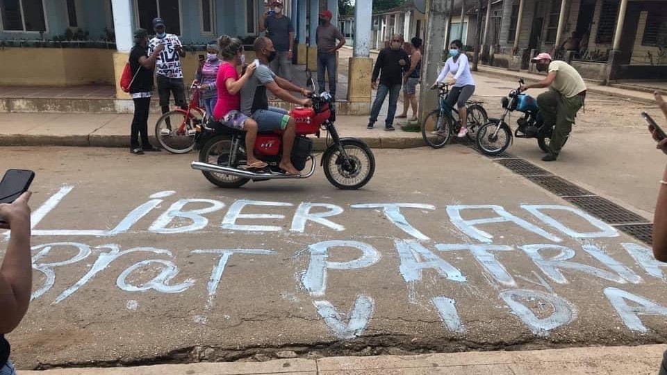 Una pintada en una calle de Cuba el 11J.