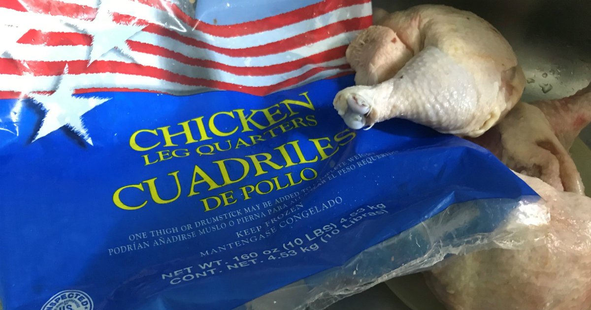 Pollo de EEUU en una tienda en Cuba.