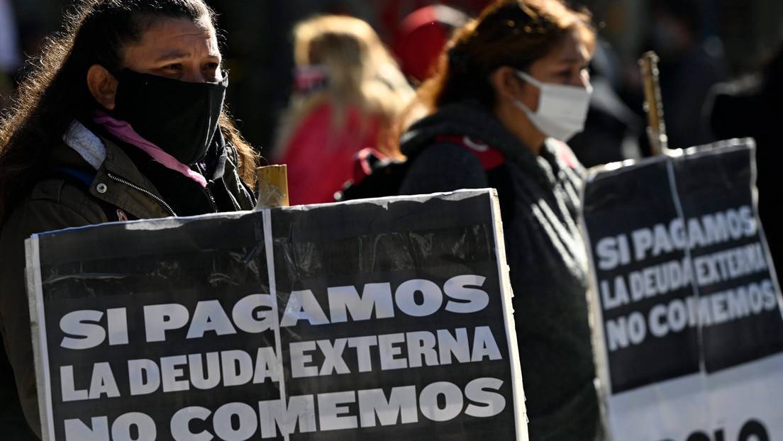 Manifestantes contra el pago de la deuda externa en Buenos Aires, junio de 2020.