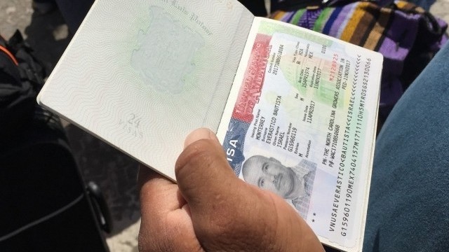 Un pasaporte con el visado de EEUU.