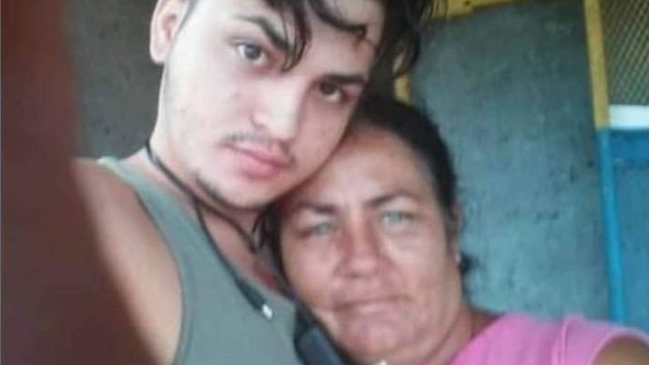 William Manuel Leyva Pupo y su madre Idelsys Pupo. 