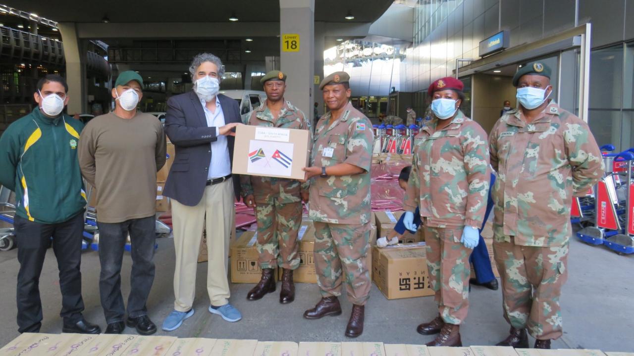 Donativo de insumos médicos del Ejército de Sudáfrica entregado a Cuba en 2020.