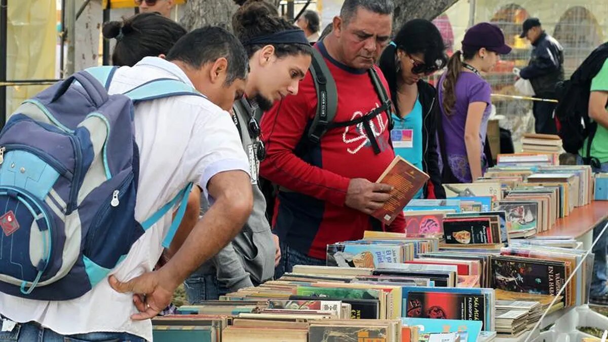 Un puesto de libros en la Feria del Libro de La Habana, 2015. 