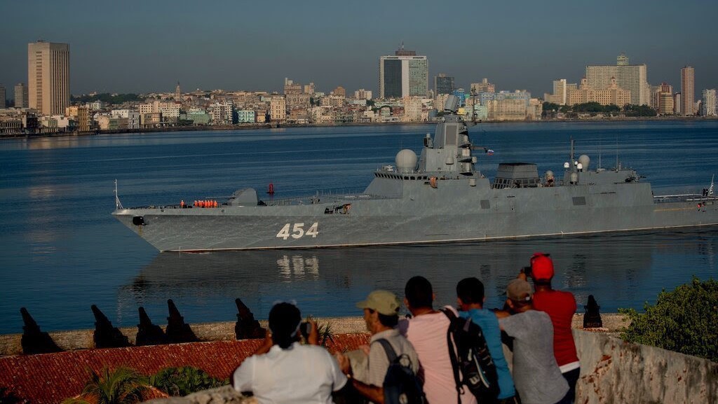 Un buque militar ruso en la Bahía de La Habana.