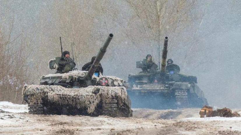 Carros de combate ucranianos, el sábado, en la región de Járkiv.