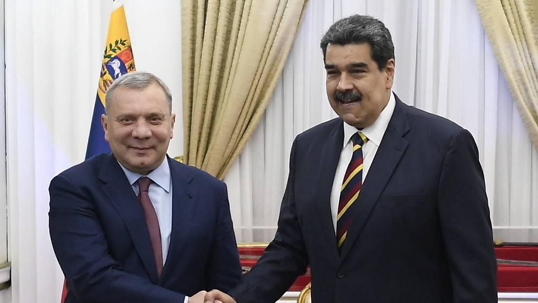 El viceprimer ministro ruso, Yuri Borísov, junto al presidente de Venezuela, Nicolás Maduro.