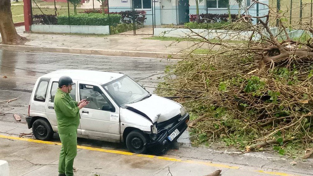 Daños causados por el tornado en Guanabo.