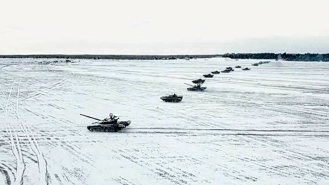 Tanques y vehículos blindados durante maniobras militares conjuntas entre Bielorrusia y Rusia. 