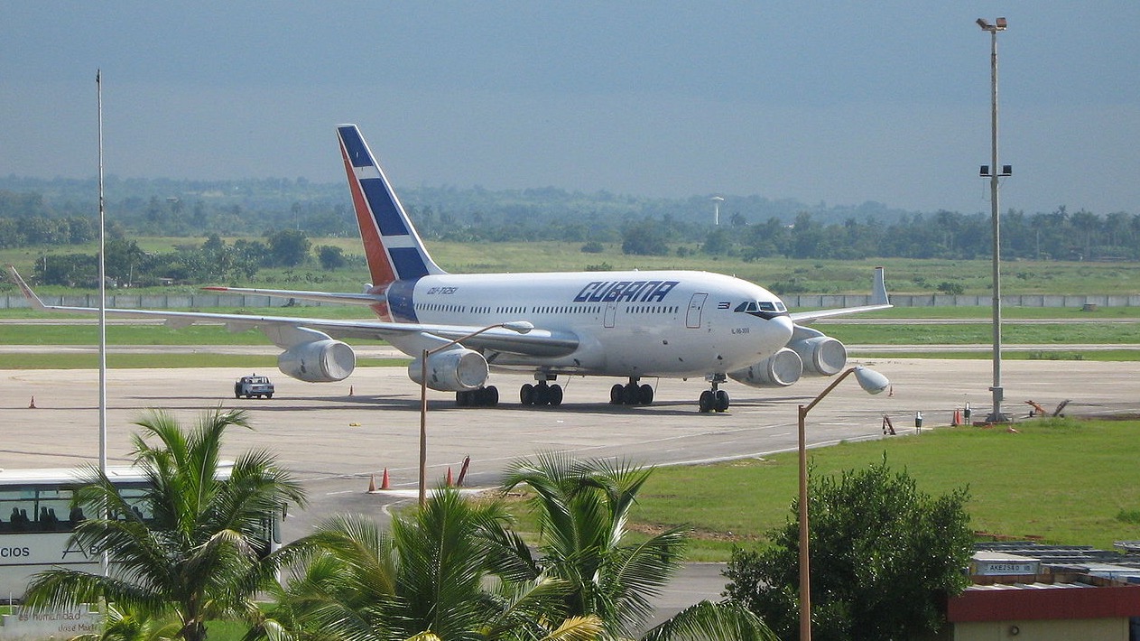 Un avión de Cubana de Aviación en el aeropuerto de La Habana.