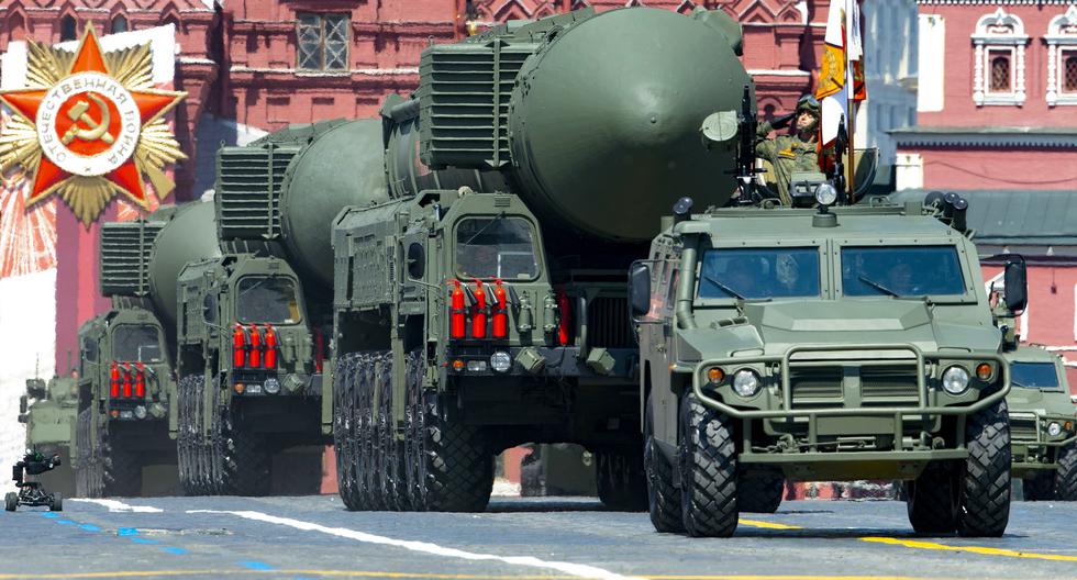 Exhibición del armamento nuclear de Moscú durante un desfile militar.