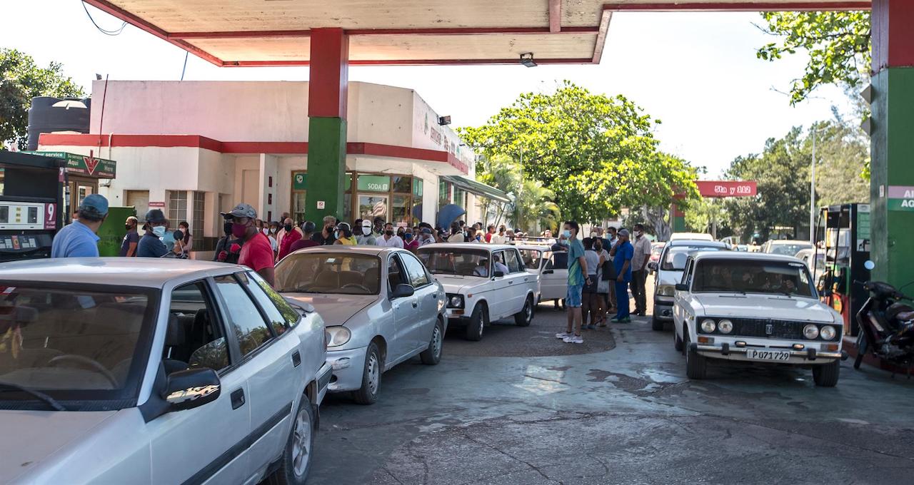 La escasez de combustible en Cuba dispara las tarifas del transporte  privado | DIARIO DE CUBA