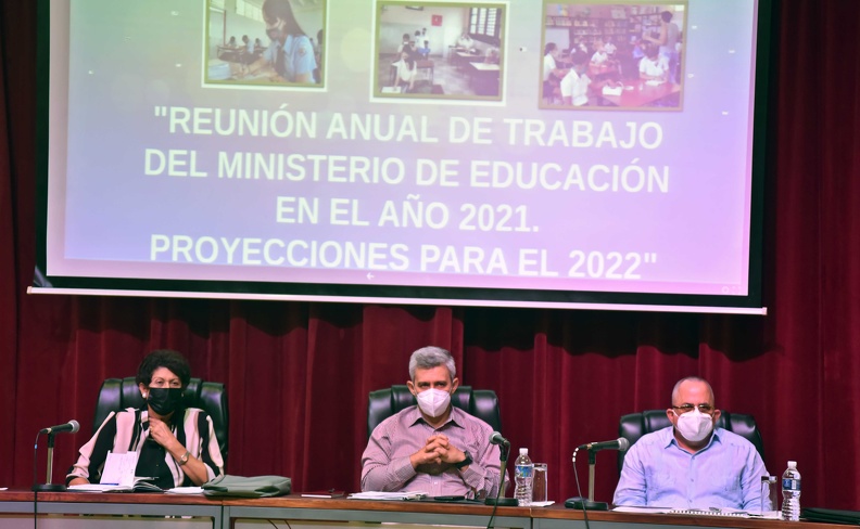 Reunión de balance del Ministerio de Educación de Cuba.