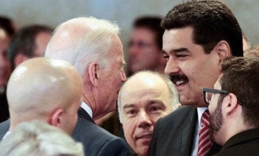 Joe Bidel, entonces vicepresidente, y Nicolás Maduro, 2015. 