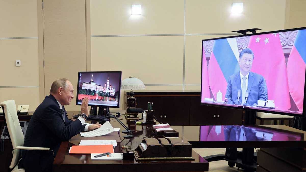 Vladimir Putin y Xi Jinping durante un encuentro virtual.