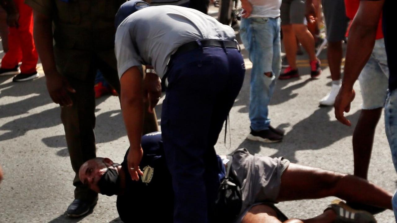 Represión policial en Cuba.