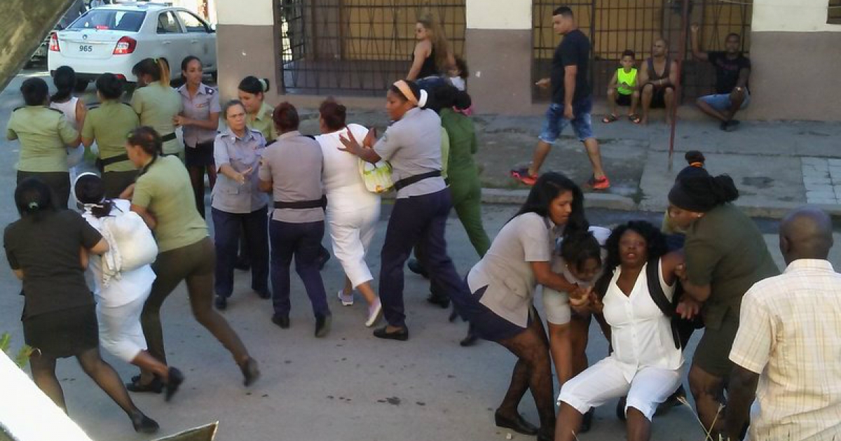 Un arresto anterior a Berta Soler y otras Damas de Blanco.