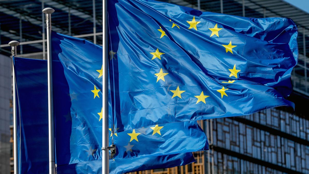 Banderas de la Unión Europea en su sede en Bruselas.
