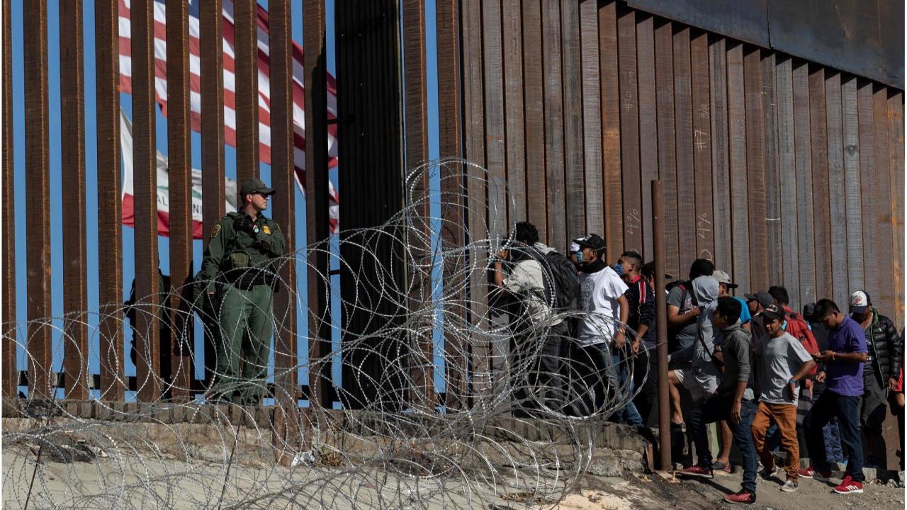 Migrantes en la frontera de México con EEUU.