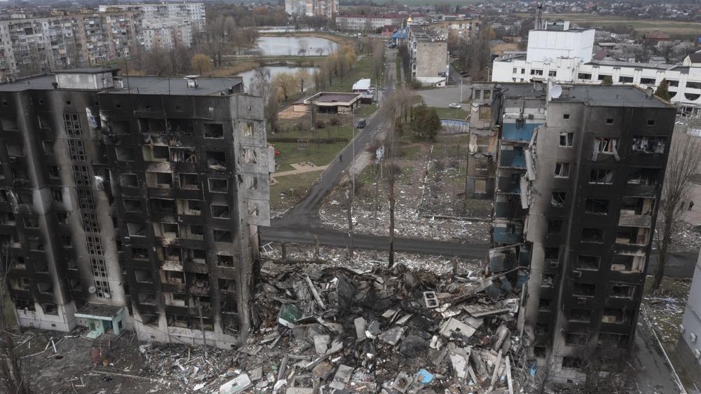 Un edificio de apartamentos gravemente dañado tras un ataque ruso en el centro de Borodyanka, Ucrania, el miércoles 6 de abril.