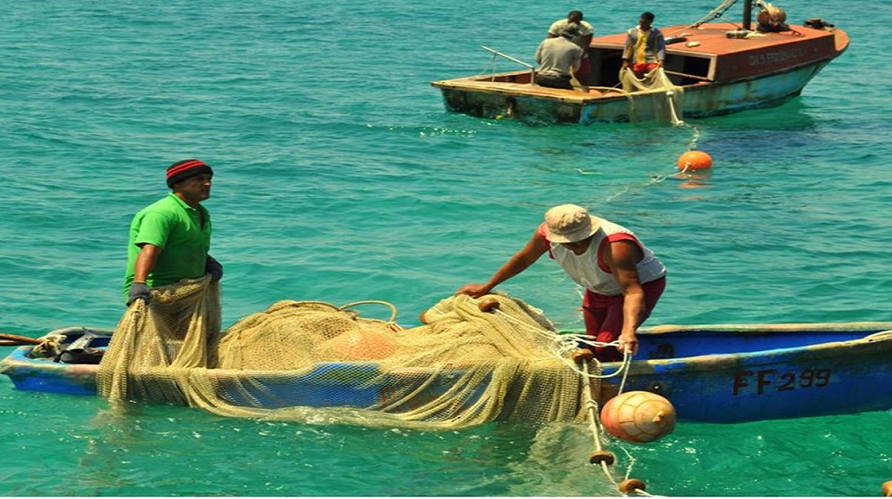 Pescadores en Santiago de Cuba.
