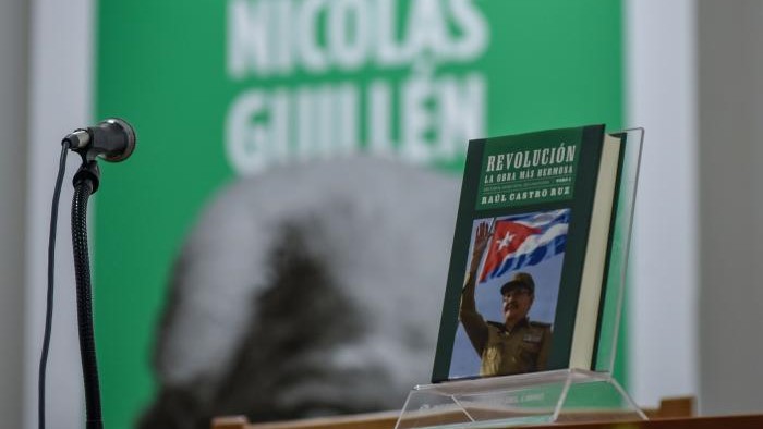 Libro con intervenciones de Raúl Castro en la Feria Internacional del Libro de La Habana.
