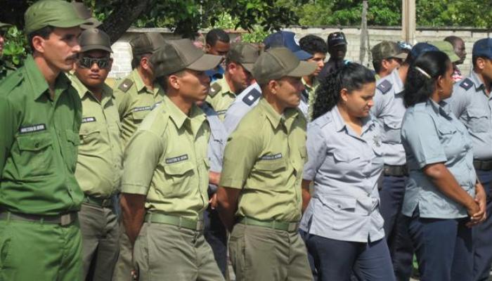 Miembros de la Policía y el Ministerio del Interior en Cuba.